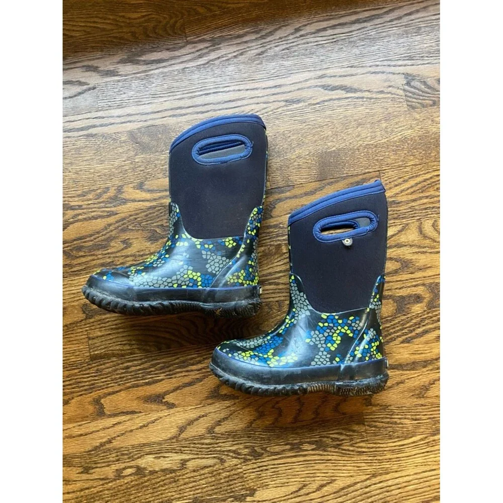 Bogs Kids' Classic winter boots waterproof insulated size US 12  -30ºF